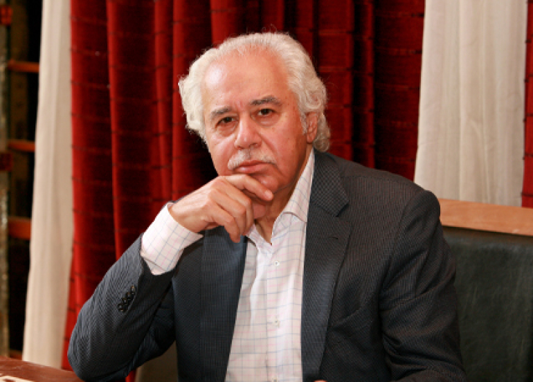 پ.د. عەبدولحوسێن شەعبان:  بیرمەند و ئەكادیمیستێكی عەرەب بۆ گوڵان:   یەكێك لە تایبەتمەندییە هەرە دیارەكانی گوڵان ئەوە بووە كە تەنیا گۆڤارێكی پشت مێز و دابڕاو نەبووە، بەڵكو گۆڤارێكی مەیدانی بووە بە دوای ڕووداوەكانەوە
