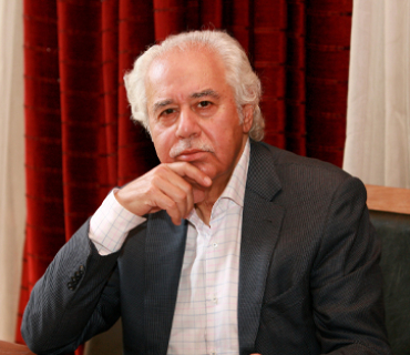 پ.د. عەبدولحوسێن شەعبان:  بیرمەند و ئەكادیمیستێكی عەرەب بۆ گوڵان:   یەكێك لە تایبەتمەندییە هەرە دیارەكانی گوڵان ئەوە بووە كە تەنیا گۆڤارێكی پشت مێز و دابڕاو نەبووە، بەڵكو گۆڤارێكی مەیدانی بووە بە دوای ڕووداوەكانەوە