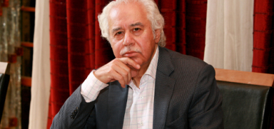 پ.د. عەبدولحوسێن شەعبان:  بیرمەند و ئەكادیمیستێكی عەرەب بۆ گوڵان:   یەكێك لە تایبەتمەندییە هەرە دیارەكانی گوڵان ئەوە بووە كە تەنیا گۆڤارێكی پشت مێز و دابڕاو نەبووە، بەڵكو گۆڤارێكی مەیدانی بووە بە دوای ڕووداوەكانەوە