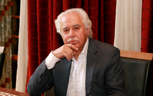 پ.د. عەبدولحوسێن شەعبان:  بیرمەند و ئەكادیمیستێكی عەرەب بۆ گوڵان:   یەكێك لە تایبەتمەندییە هەرە دیارەكانی گوڵان ئەوە بووە كە تەنیا گۆڤارێكی پشت مێز و دابڕاو نەبووە، بەڵكو گۆڤارێكی مەیدانی بووە بە دوای ڕووداوەكانەوە