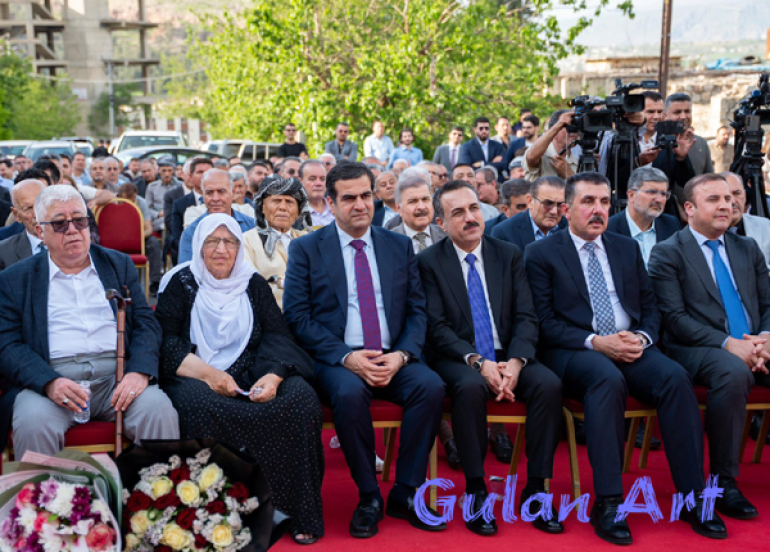 پەردە لەسەر پەیکەری چیرۆکنووس (مەم) لادرا