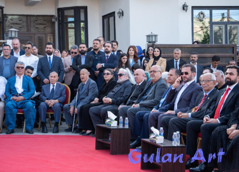 پەردە لەسەر پەیکەری چیرۆکنووس (مەم) لادرا