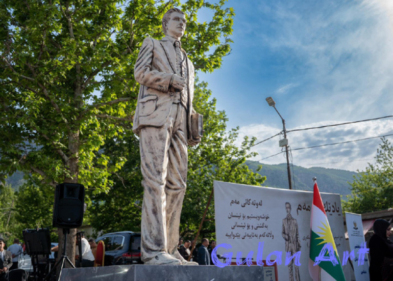 پەردە لەسەر پەیکەری چیرۆکنووس (مەم) لادرا