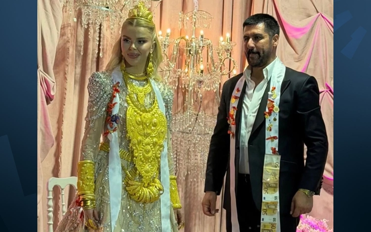 Di nîşana karsazê Wanî de bi kîloyan zêr bi bûkê ve hatin kirin