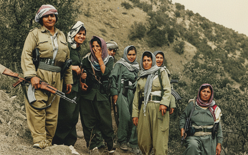 ئافرەتی كورد وێڕای خەبات و تێكۆشان، ڕۆڵەكانیشیان بە هزری نیشتمانپەروەری جۆشداوە