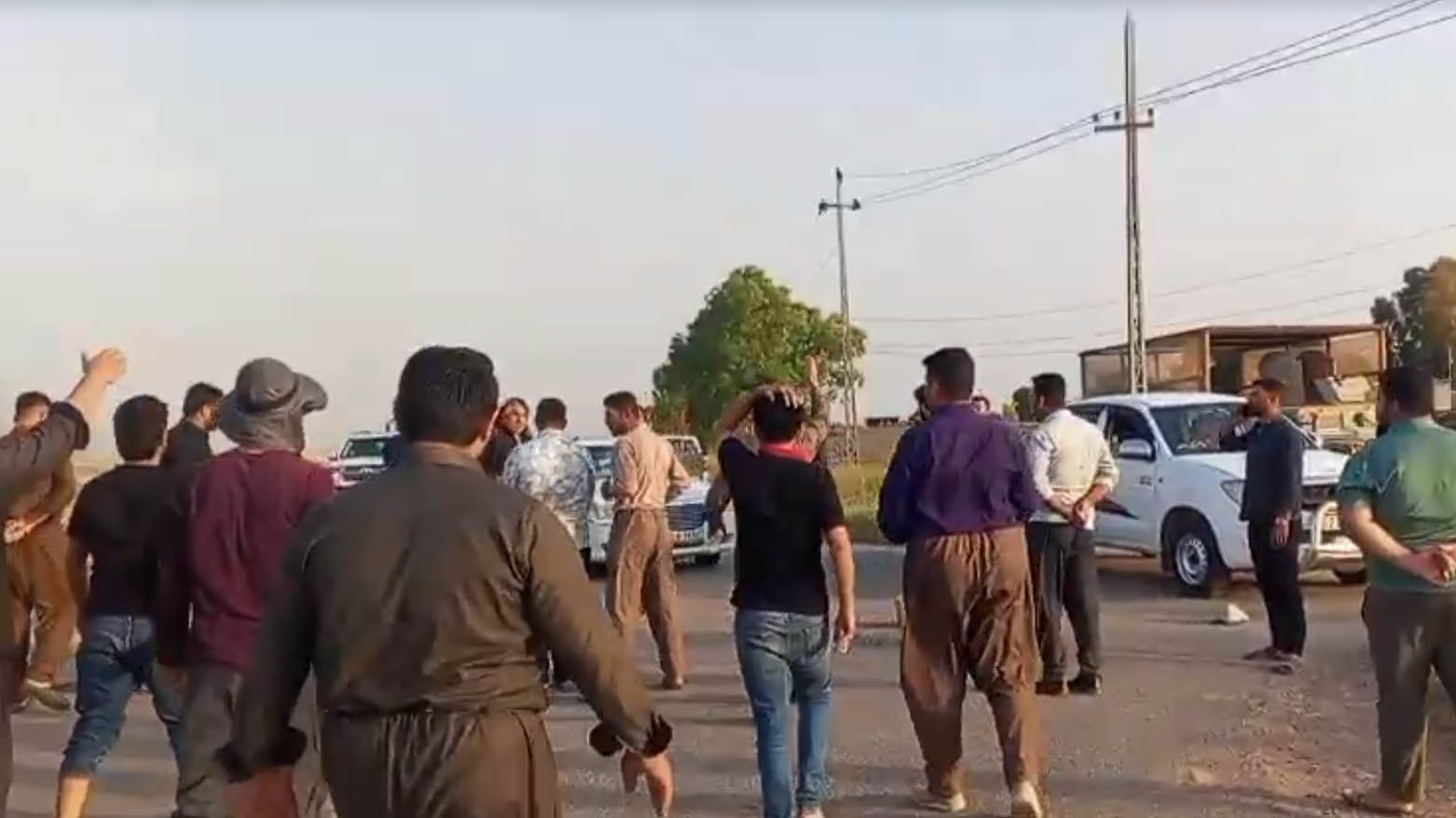 Cotkarên Kurd li sînorê Sergeranê dest bi xwenîşandanê kir
