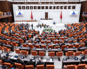 AK Partî: Heta ku PKK çekan daneyne gavên yasayî nayên avêtin
