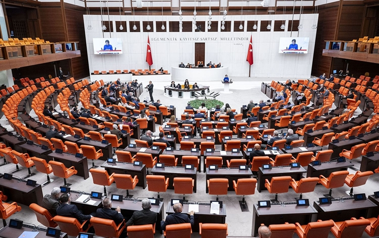 AK Partî: Heta ku PKK çekan daneyne gavên yasayî nayên avêtin