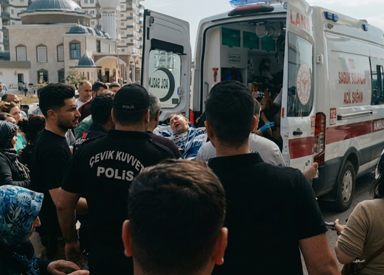 Li Mersînê çekdarekî 6 kes kuştin û 8 kes birîndar kirin