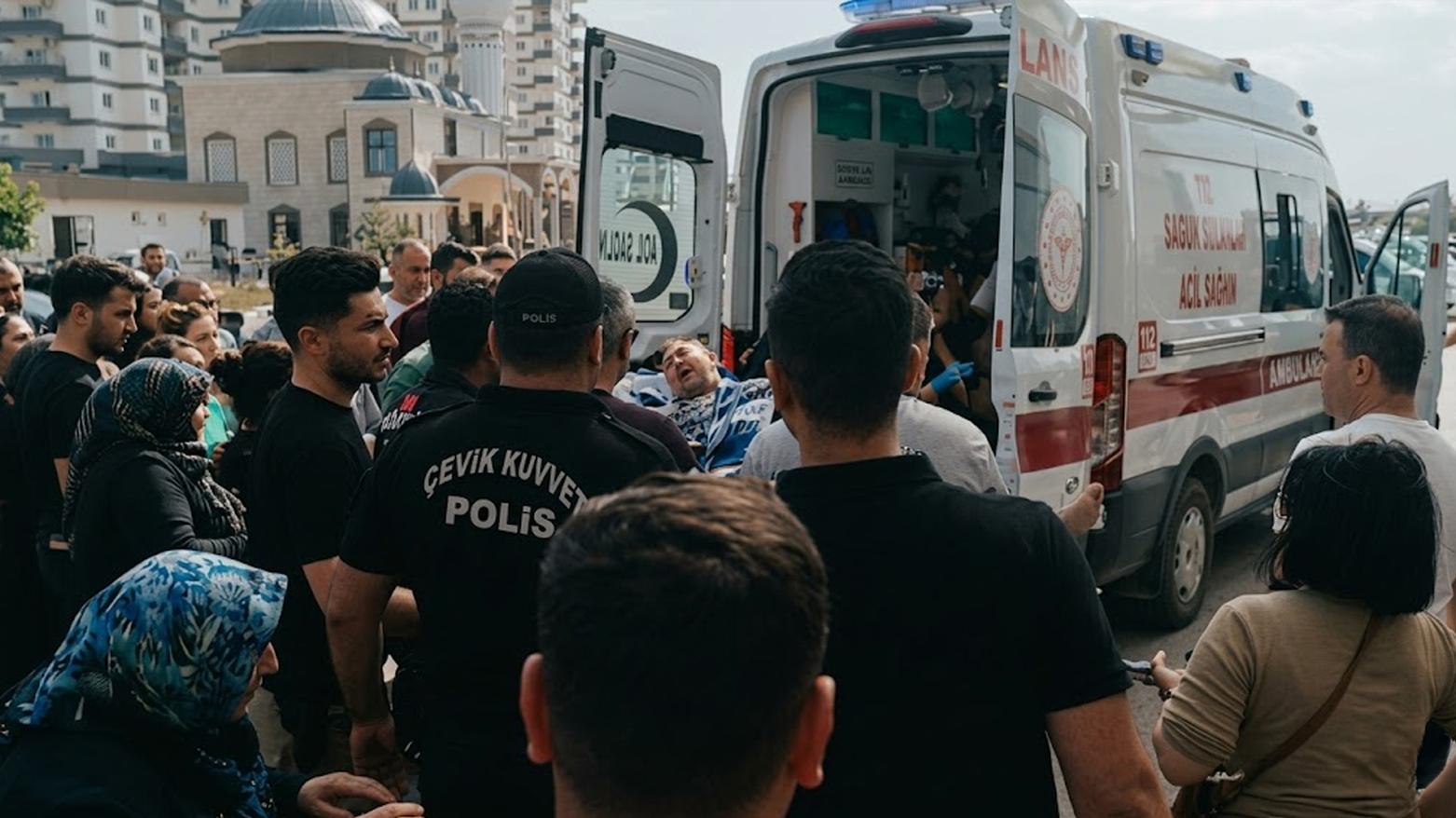 Li Mersînê çekdarekî 6 kes kuştin û 8 kes birîndar kirin