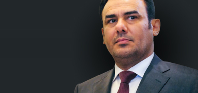عەباس ئەلعامری  ڕاوێژكار و بەڕێوەبەری كاتیی نووسینگەی سەرۆك وەزیرانی عێراق:  ئامانجی سەرەكیی حكومەت جیاكردنەوەی ئەركەكانی دەوڵەتی فەرمییە لە ئەكتەرە نادەوڵەتییەكان و پاراستنی شكۆی دامەزراوە نیشتمانییە ستراتیژییەكانی وەك نەوت و داراییە