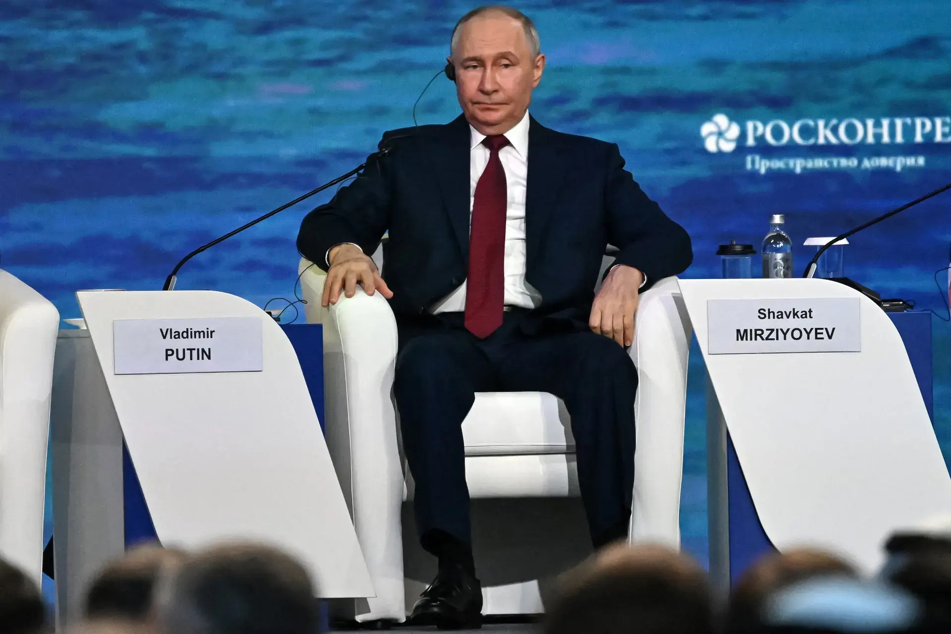 Putin daxwaza hevdîtinê ya Zelensky red kir: ‘Şer hilbijart’  Guhdarî bike 0:00
