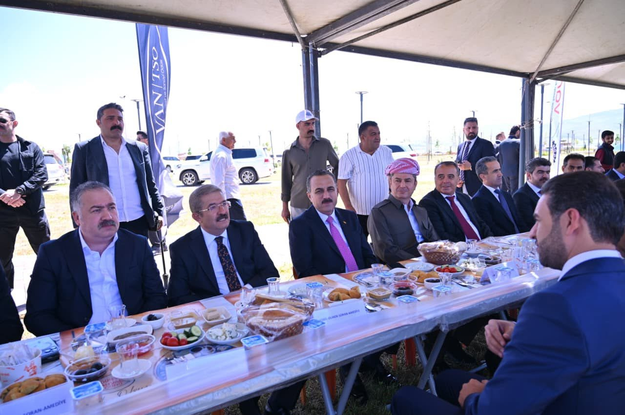 فطور (وان) العالمي يجمع مسؤولين من كوردستان وتركيا لتعزيز الشراكة والتعاون