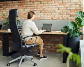 كيف يؤثر الجلوس لساعات طويلة في قلبك؟