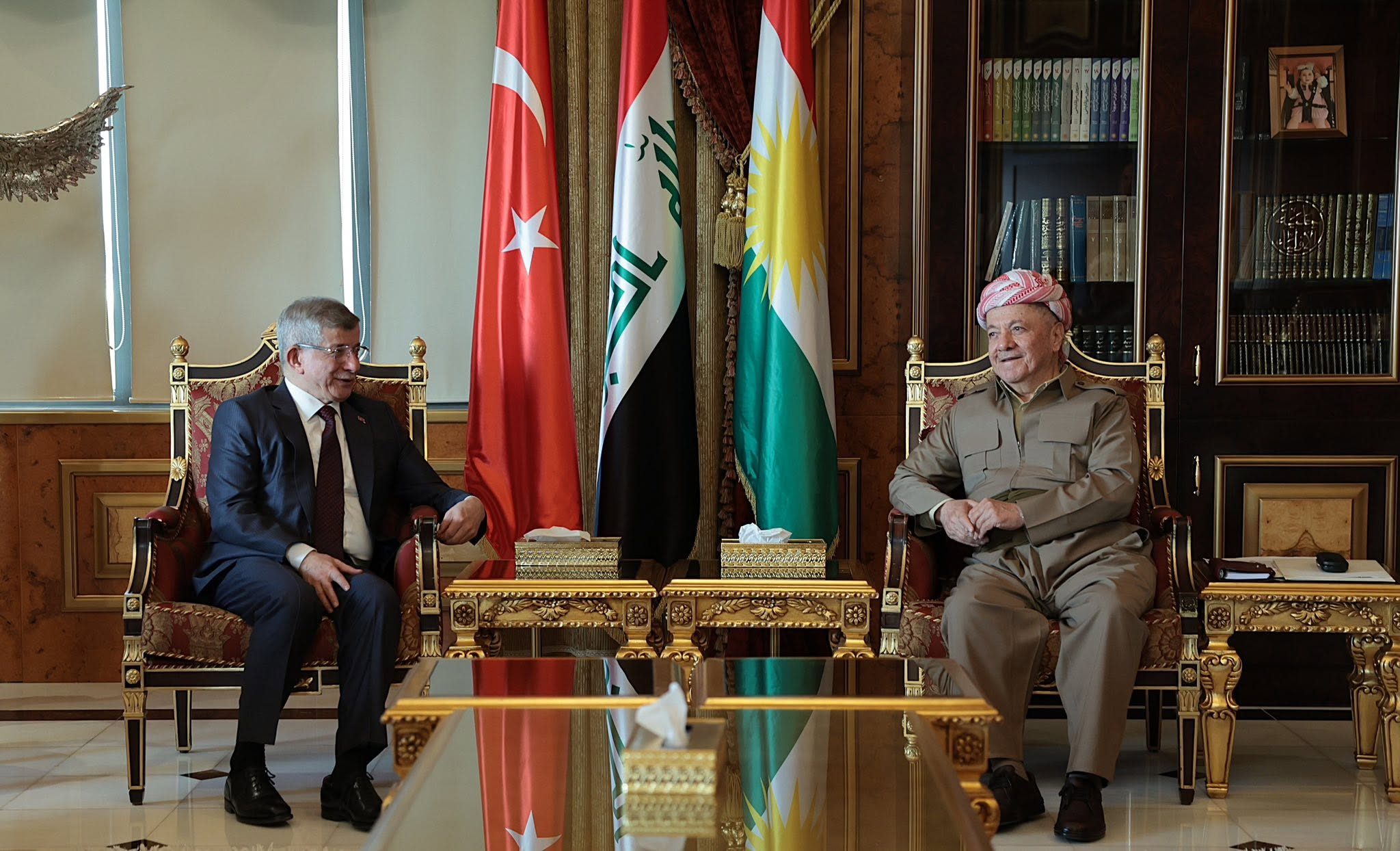 الرئيس بارزاني يستقبل رئيس الوزراء التركي الأسبق