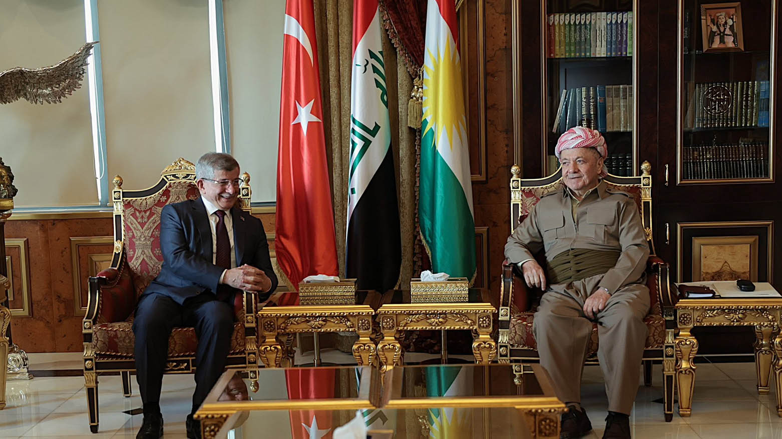 بــاره‌گای بــارزانی :  سەرۆک بارزانی و ئەحمەد داودئۆغلۆ لە کۆبوونەوەیەکدا لە پیرمام جەختیان لە گرنگی دەستەبەرکردنی ئاشتی و پاراستنی ئارامیی ناوچەکە کردەوە.