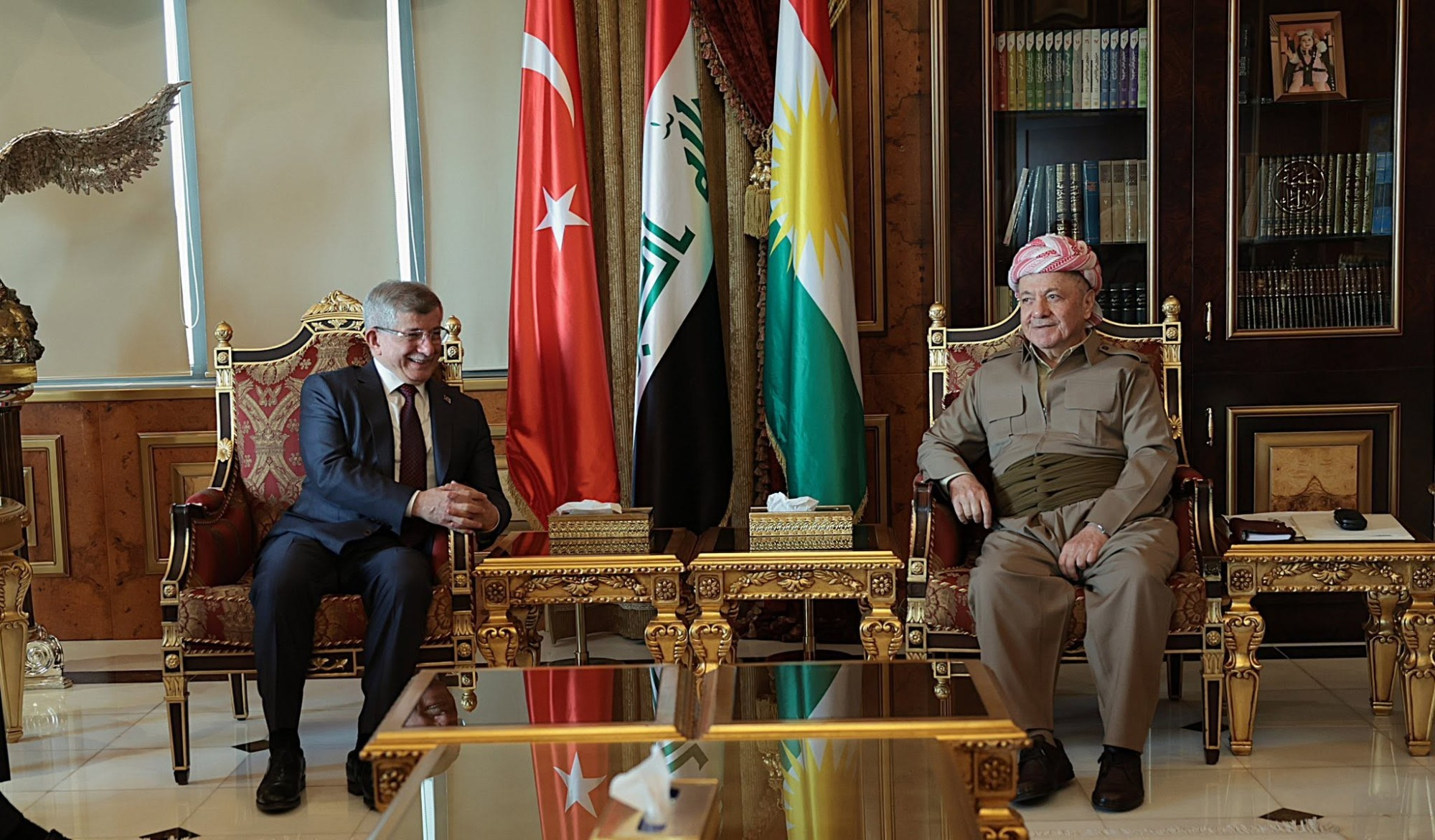 Serok Barzanî pêşwazî li Ehmed Davutoglu kir
