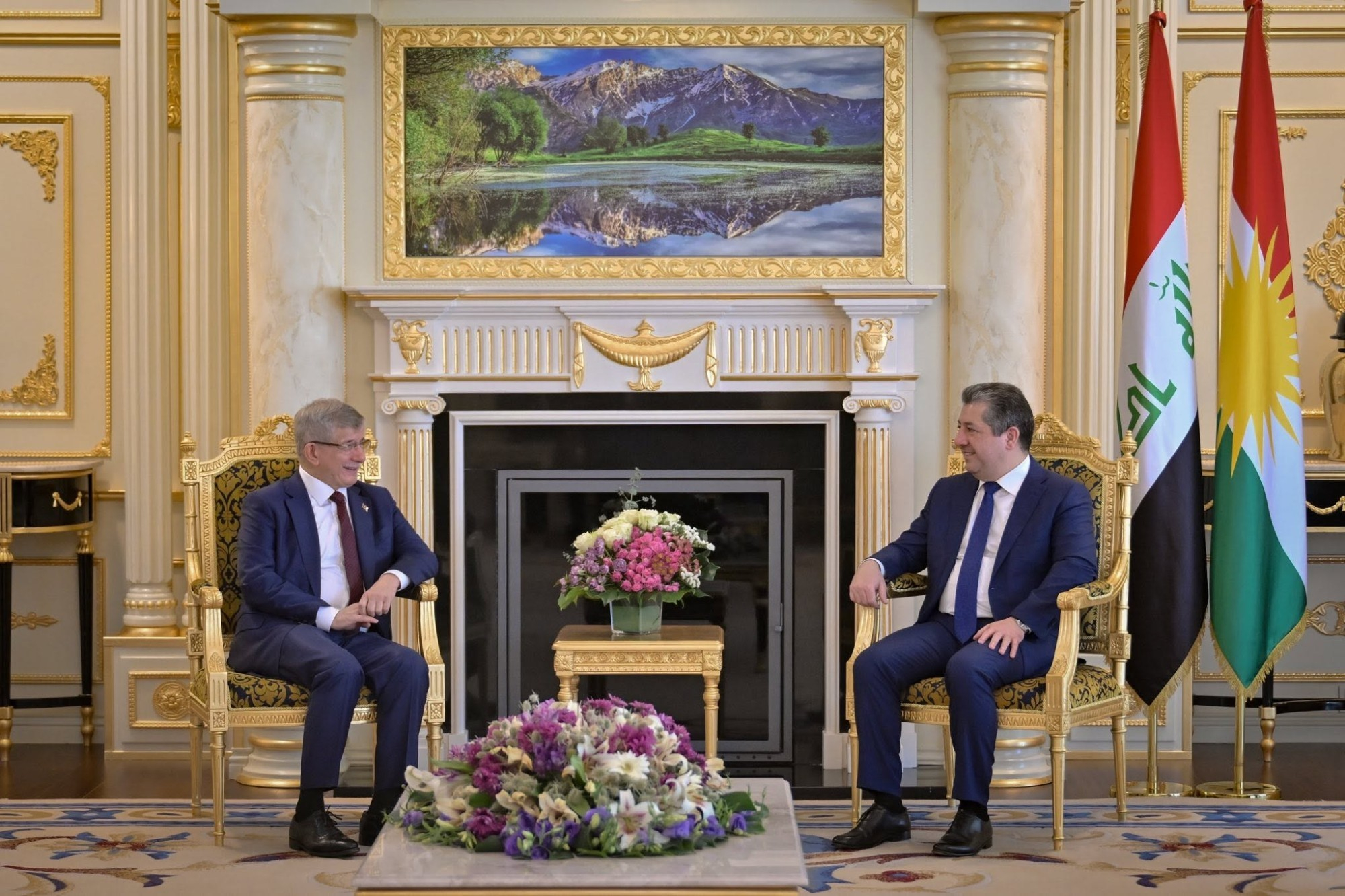 Mesrûr Barzanî pêşwazî li Ahmet Davutoglu kir