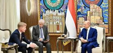 العليمي: السلام يبدأ باستعادة الدولة لا تقاسمها مع الحوثيين