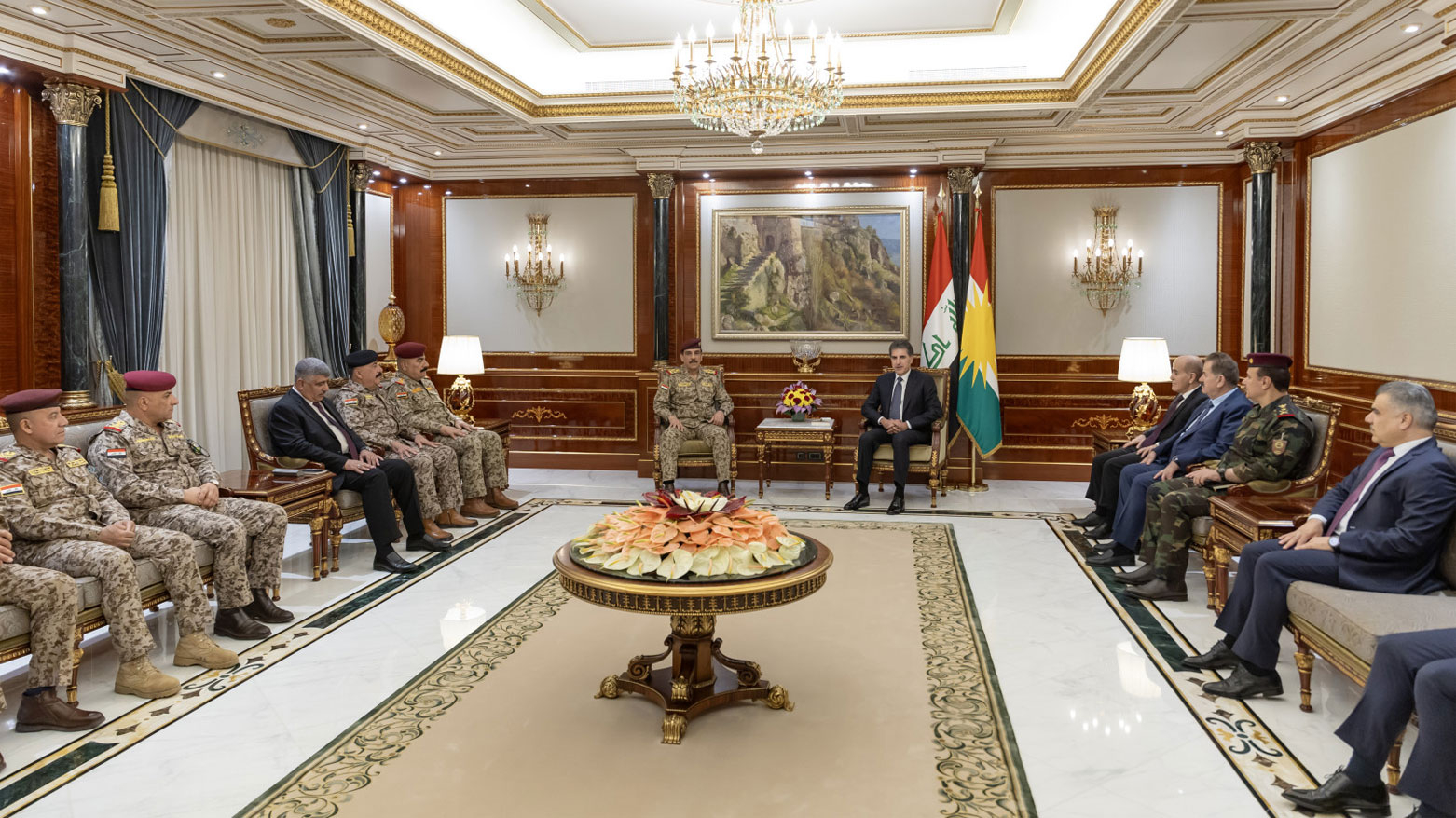 رئيس إقليم كوردستان يجتمع مع وفدٍ عسكري عراقي رفيع المستوى
