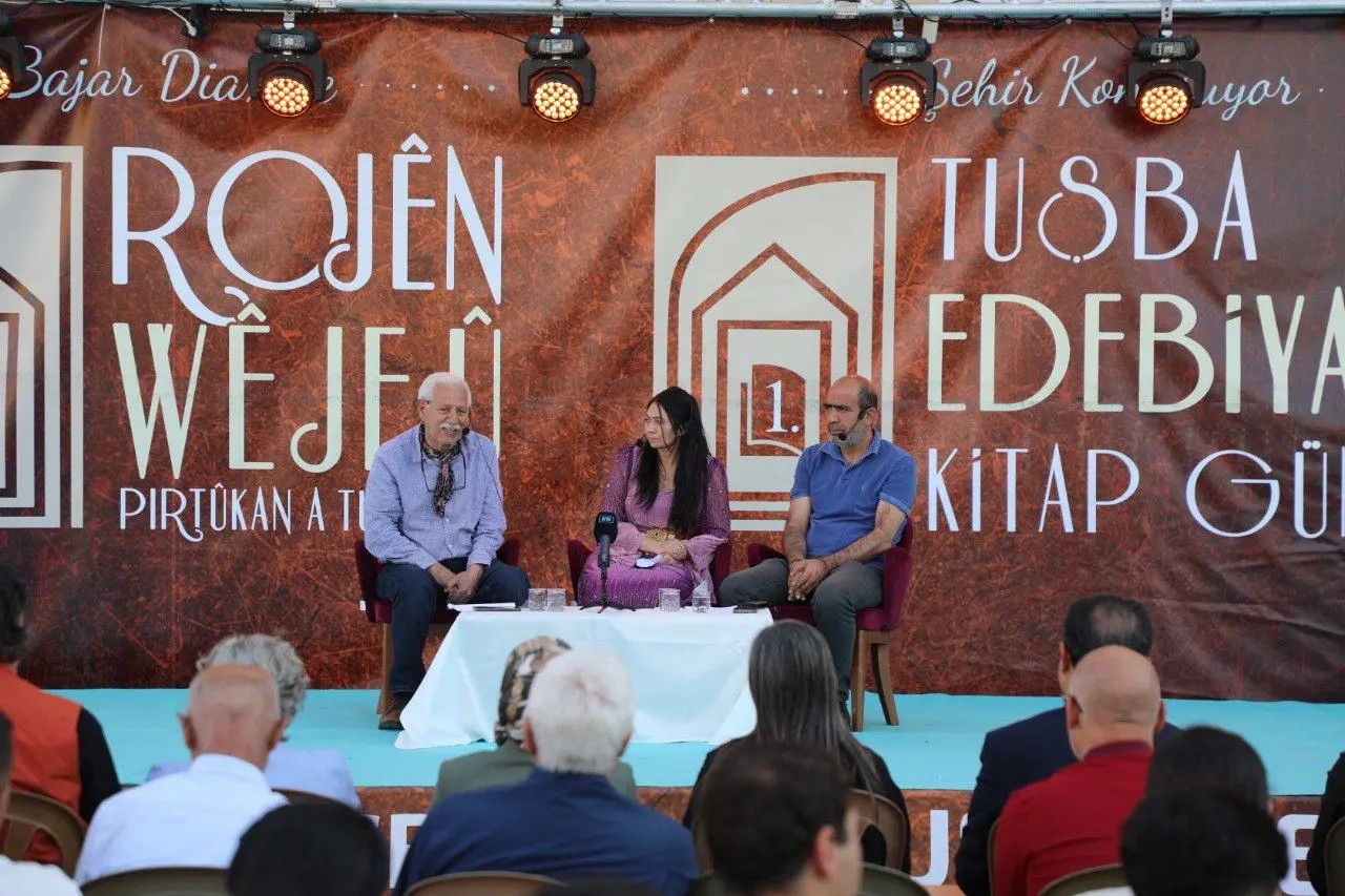 Di Rojên Edebiyat û Pirtûkan a Tuşbayê de roja duyemîn gelekî geş bû