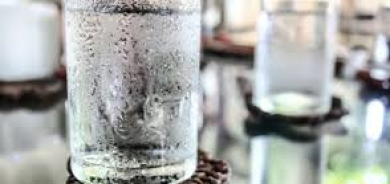 كوب ماء بارد في الصباح… ماذا يفعل بجسمك؟