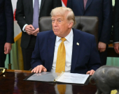 Senatoya Amerîkayê desthilatên şer ên Trump sînordar kirin