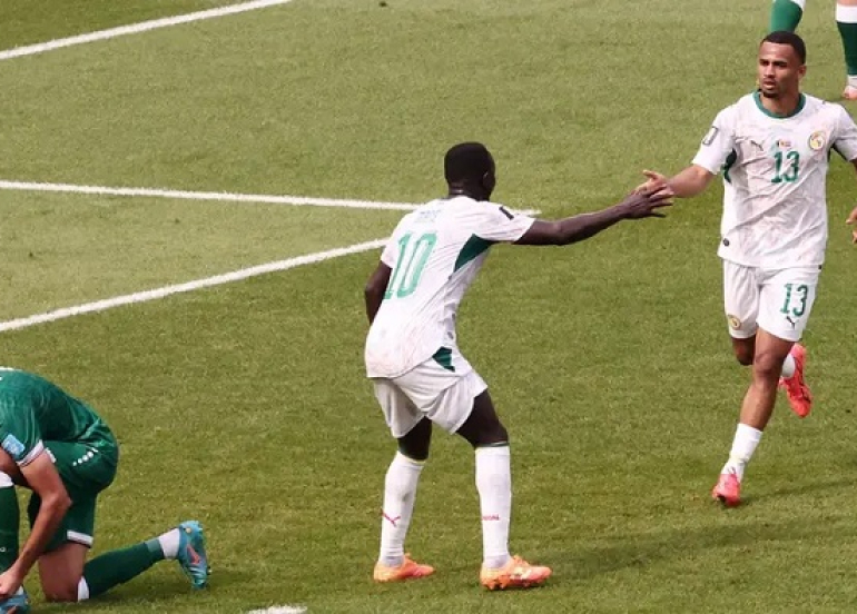 السنغال تهزم العراق بخماسية وتتمسك ببصيص الأمل