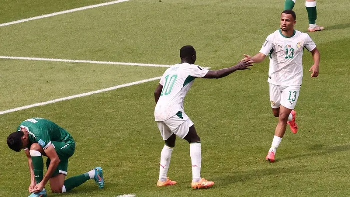 السنغال تهزم العراق بخماسية وتتمسك ببصيص الأمل