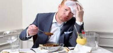 لماذا يتعرَّق بعض الأشخاص أثناء تناول الطعام؟