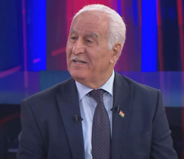 پێشینان ووتویانە ؛(پیاو بە ئیشە ، نەک بەریشە)