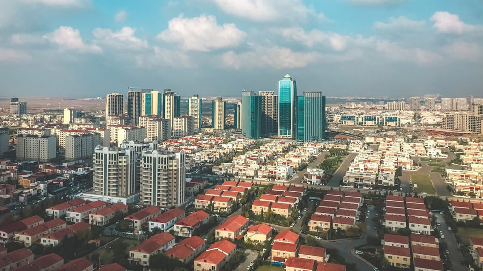 أربيل تستعد لمشاريع استثمارية كبرى.. برج يتجاوز ارتفاعه 450 متراً ومنتجع سياحي ضخم في كومسبان