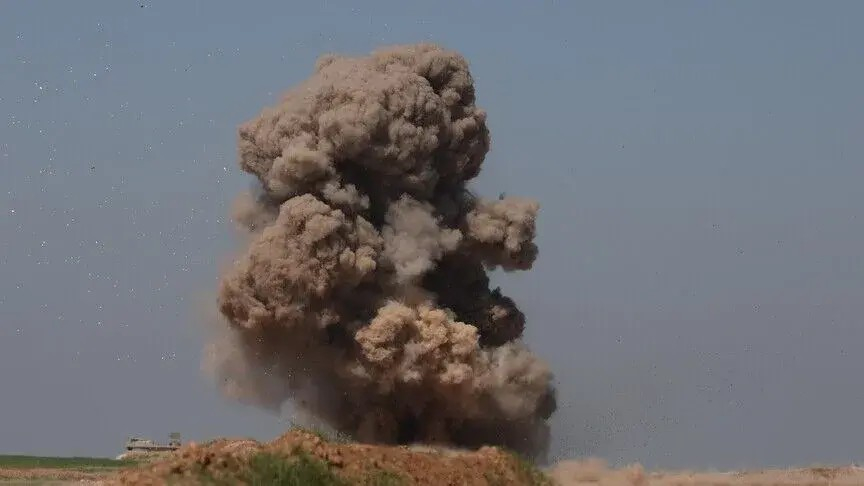 Li nêzîkî balafirgeheke leşkerî ya li Sûriyeyê teqîn, 5 kes mirin