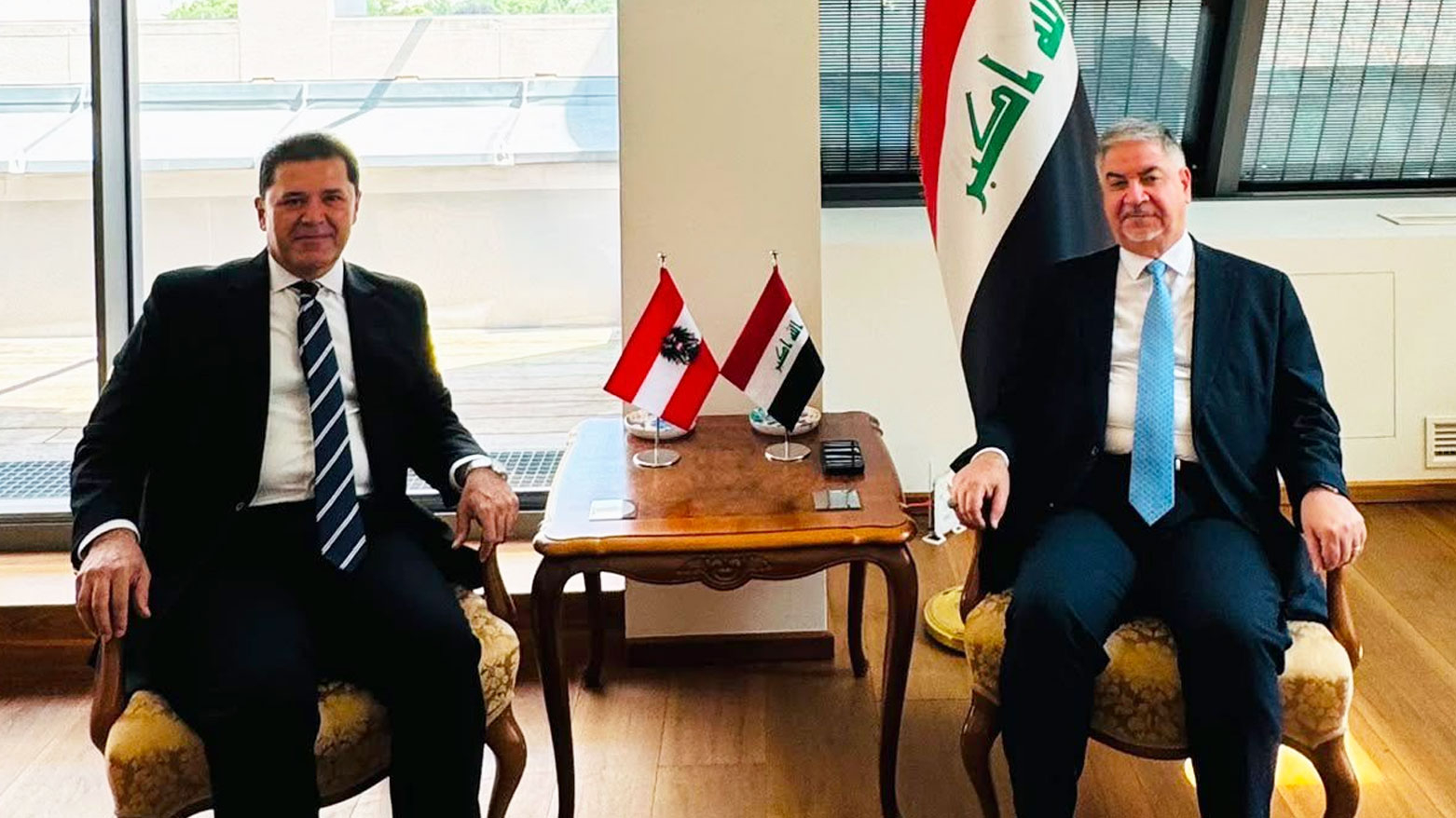 زيباري يبحث مع السفير العراقي في فيينا تعزيز الحضور الدبلوماسي للعراق
