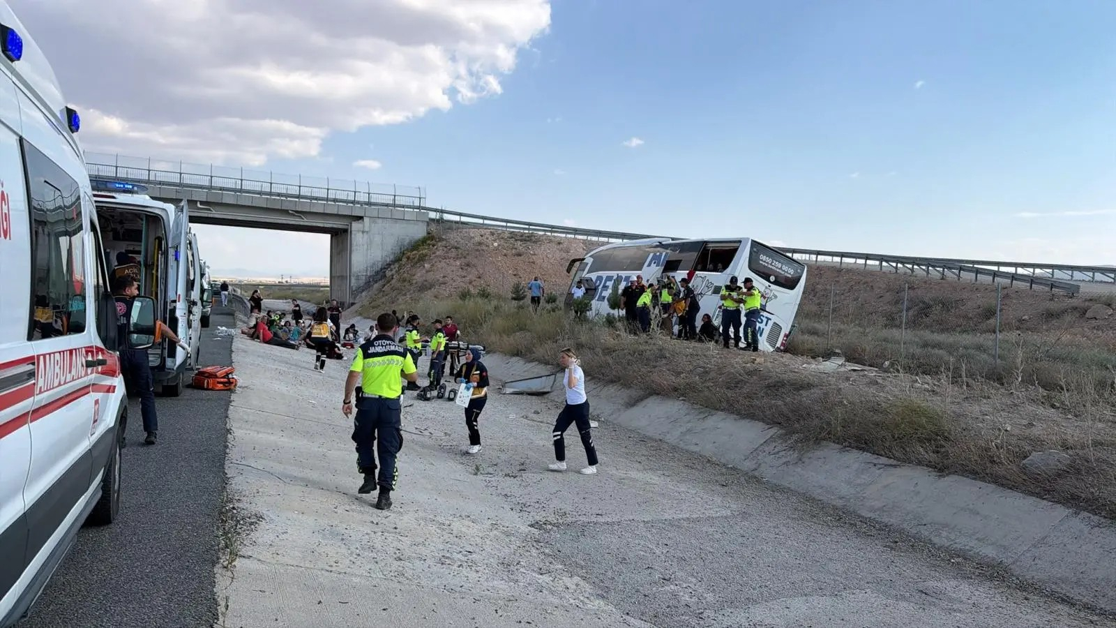 Otobusa Stenbol-Hewlêrê qulibî: 44 kes birîndar bûn