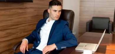 هل تجلس معظم يومك؟ 7 مخاطر صحية قد تواجهك