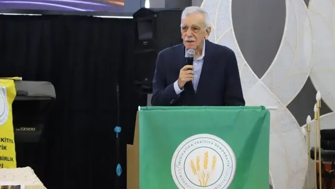 Ahmet Turk: Reşnivîsa yasayê dê pêşî bi Ocalan re were parvekirin