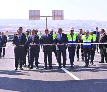 پڕۆژە ستراتیژییەكانی كەرتی ڕێگاوبان و بەربەستە داراییەكان:   جێبەجێكردنی ٨١٠ پڕۆژەی ڕێگاوبانی 3,055 كیلۆمەتری بە ١ تریلیۆن و ٥٧ ملیار دینار