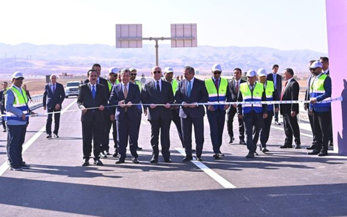 پڕۆژە ستراتیژییەكانی كەرتی ڕێگاوبان و بەربەستە داراییەكان:   جێبەجێكردنی ٨١٠ پڕۆژەی ڕێگاوبانی 3,055 كیلۆمەتری بە ١ تریلیۆن و ٥٧ ملیار دینار