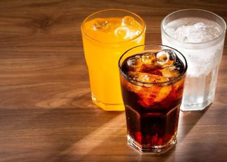 المشروبات الغازية الداعمة لصحة الأمعاء... حقيقة أم دعاية؟
