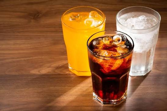 المشروبات الغازية الداعمة لصحة الأمعاء... حقيقة أم دعاية؟