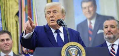 ترمب يطالب إيران باتفاق سريع