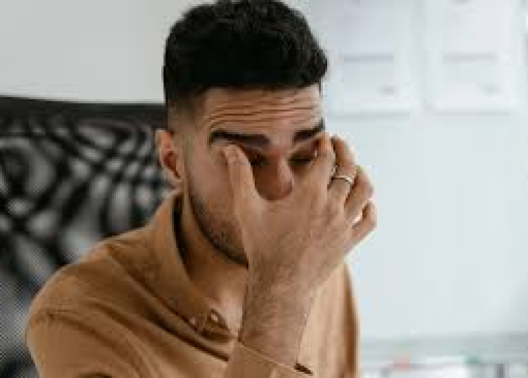 نقص الحديد لا يظهر في التعب فقط... 5 علامات على الوجه والعينين
