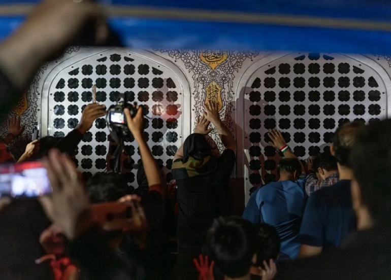 خامنئي يوارى الثرى في مشهد على وقع أجواء مشحونة بالتوتر مع أميركا