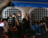 خامنئي يوارى الثرى في مشهد على وقع أجواء مشحونة بالتوتر مع أميركا
