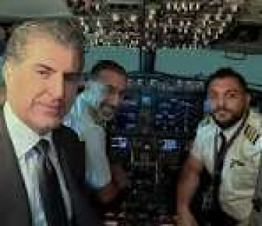 نيجيرفان بارزاني يشيد بمهنية طيارين عراقيين خلال رحلته بين أربيل وبغداد