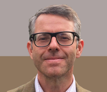 Klaus Dodds, profesorê jeopolîtîkê li Zanîngeha Londonê bo Gulan: Sîstema nû ya navneteweyî cîhaneke pir-sîstemî ya rikeber, bi hev re girêdayî û paralel dihewîne