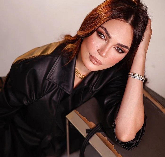 الفنانة لينا دياب: 