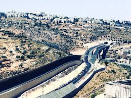إسرائيل تعمق الفصل مع الفلسطينيين شبكة طرق استيطانية في الضفة