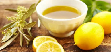 جرعة زيت الزيتون والليمون... أفضل توقيت لتناولها وفوائدها المحتملة